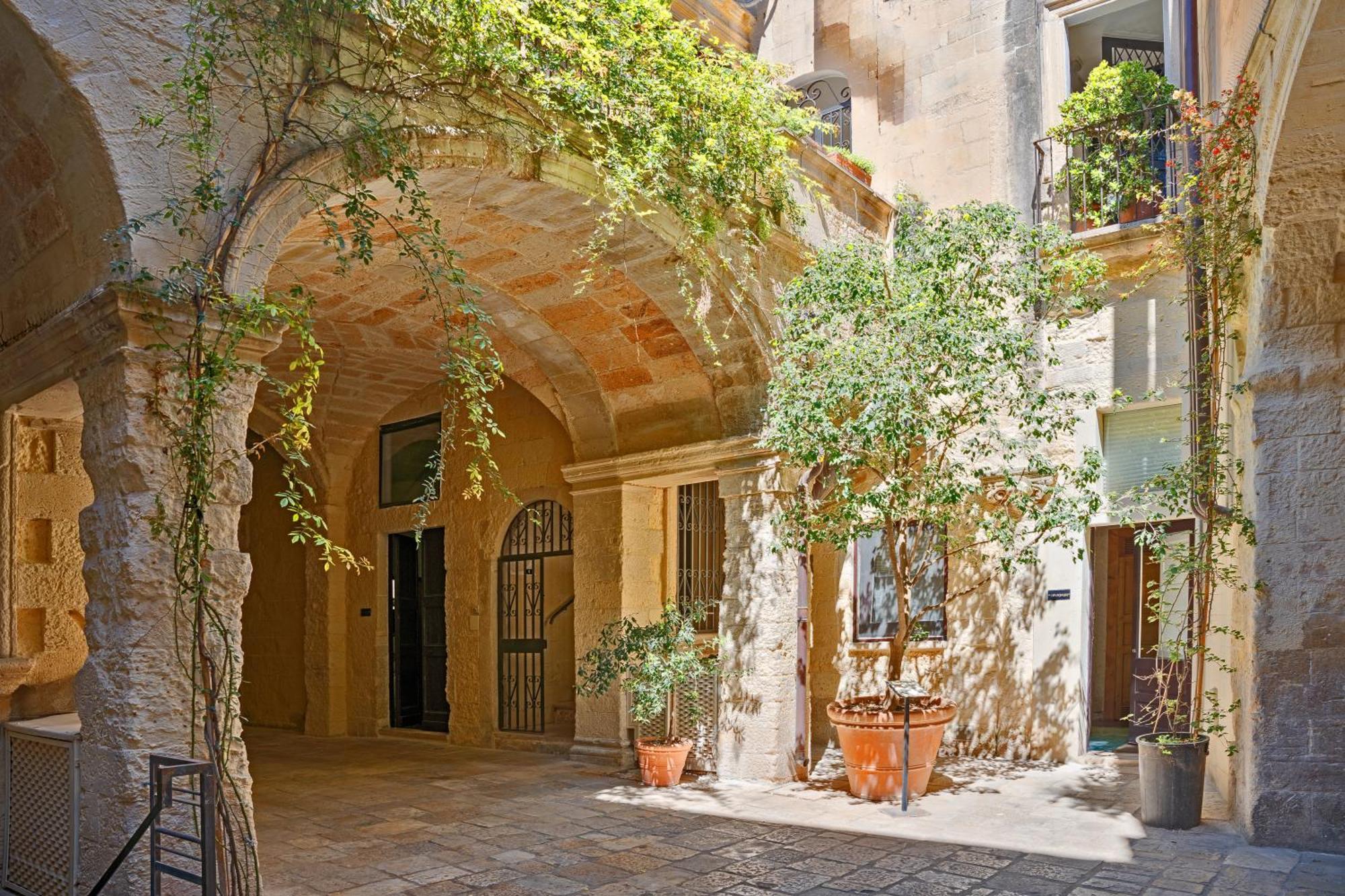 Palazzo Persone Dimora Storica Lecce Exterior photo